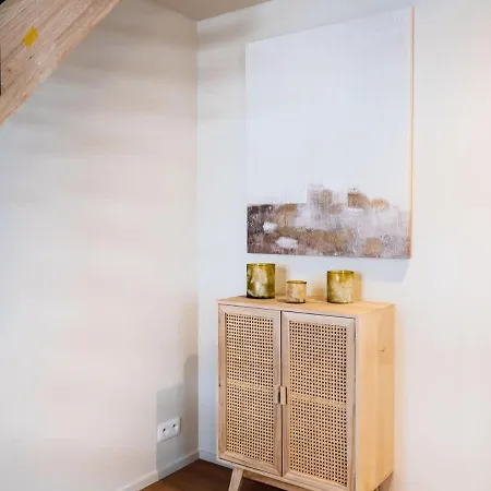 Huswell - Stylish Duplex With Premium Materials In Center Daire